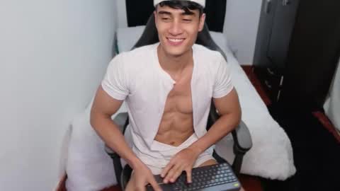 Snapshot of stylish_men chatting on 10.14.25 stylish men online show from 10.14.25