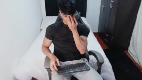 Snapshot of stylish_men chatting on 10.15.25 stylish men online show from 10.15.25