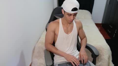 Snapshot of stylish_men chatting on 10.20.25 stylish men online show from 10.20.25