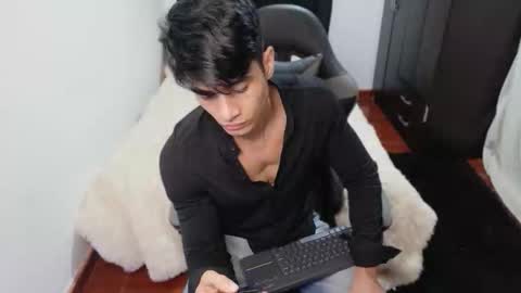 Snapshot of stylish_men chatting on 10.21.25 stylish men online show from 10.21.25