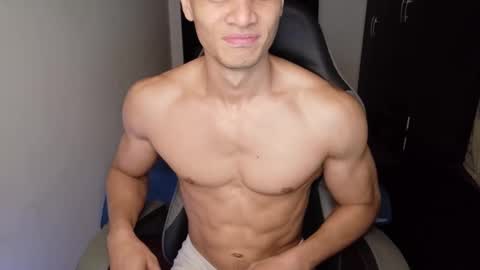 stylish man online show from 11.20.25