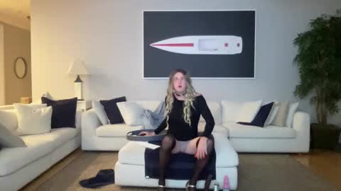 Snapshot of submiss14 chatting on 11.11.25 Sissy Isabella online show from 11.11.25
