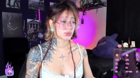 Snapshot of succubus_girl_ chatting on 11.16.25 Alexy online show from 11.16.25