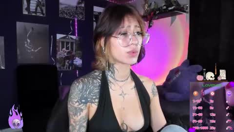 Snapshot of succubus_girl_ chatting on 11.22.25 Alexy online show from 11.22.25