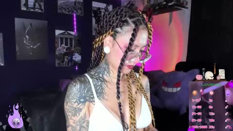 Snapshot of succubus_girl_ chatting on 12.02.25 Alexy online show from 12.02.25