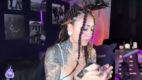 Snapshot of succubus_girl_ chatting on 12.03.25 Alexy online show from 12.03.25