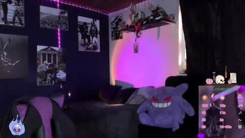 Snapshot of succubus_girl_ chatting on 12.04.25 Alexy online show from 12.04.25