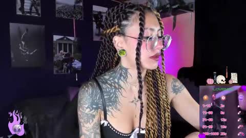 Snapshot of succubus_girl_ chatting on 12.05.25 Alexy online show from 12.05.25