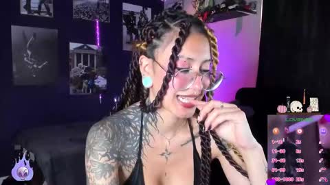 Snapshot of succubus_girl_ chatting on 12.16.25 Alexy online show from 12.16.25