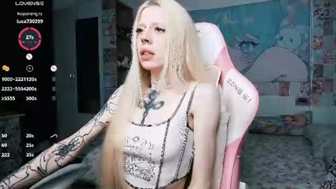 Snapshot of succubus_leslie chatting on 07.23.26 succubus_leslie online show from 07.23.26