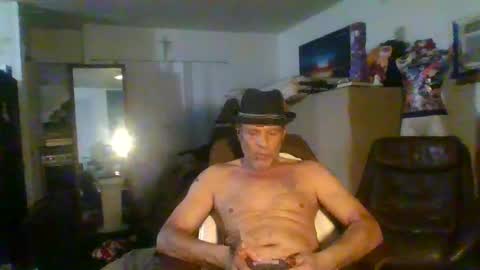 SUCKITU812 online show from 02.05.25