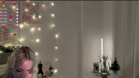 Snapshot of sue_everett chatting on 12.20.24 sue_everett online show from 12.20.24