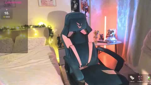 Snapshot of sue_everett chatting on 02.15.25 sue_everett online show from 02.15.25