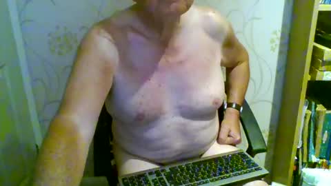 Snapshot of suffolkboy4 chatting on 06.30.26 suffolkboy4 online show from 06.30.26
