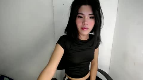 Snapshot of sugarbabydolly chatting on 12.14.24 Jo Haira online show from 12.14.24