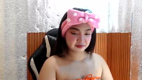 Snapshot of sugarcaramel chatting on 01.28.25 Sugar online show from 01.28.25