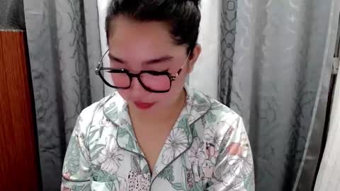 Snapshot of sugarcaramel chatting on 09.30.25 Sugar online show from 09.30.25