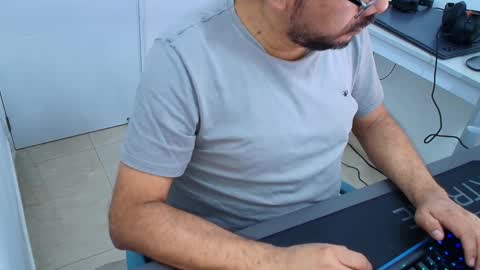 Snapshot of sugarhairybear chatting on 01.13.26 Johnny online show from 01.13.26