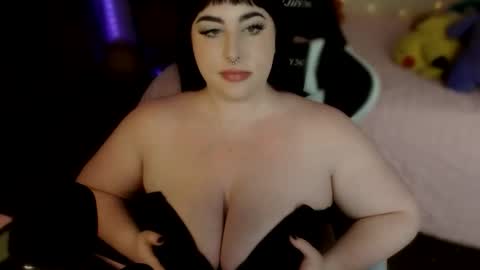 Snapshot of sugarrrbabydoll chatting on 05.02.26 Lucy Love online show from 05.02.26