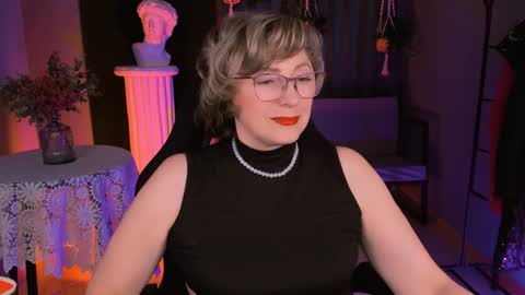 Vivien online show from 02.06.25