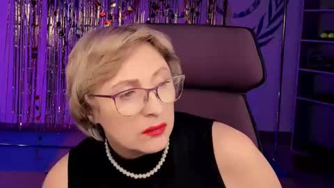 Vivien online show from 02.22.25