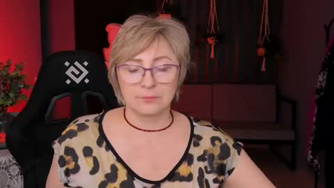 Vivien online show from 03.12.25