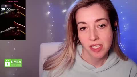 Snapshot of suggestivebehavior chatting on 12.05.25 Mia online show from 12.05.25
