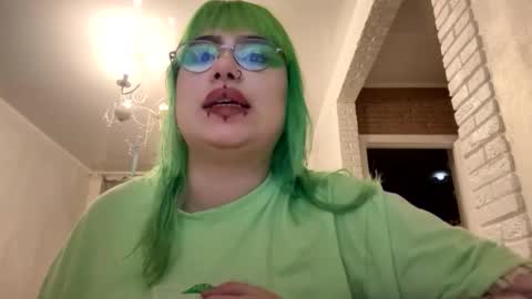 Snapshot of suicidyalice chatting on 05.12.26 Alice Suicide online show from 05.12.26