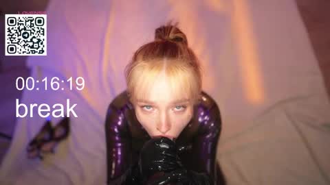Snapshot of suk_ki chatting on 02.17.26 Lika ginger Jessy blond online show from 02.17.26