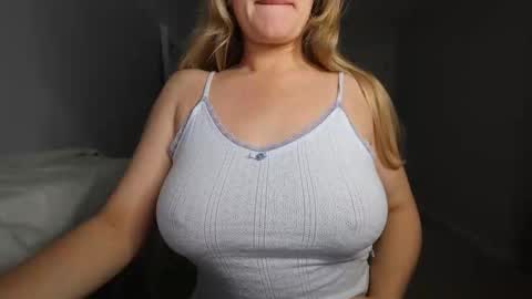 Summer Dawn online show from 10.20.25