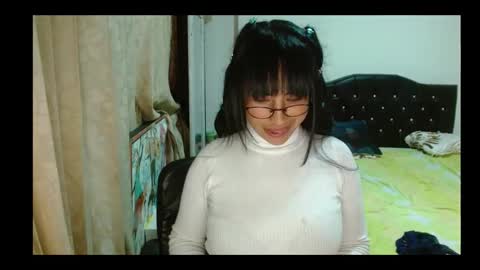 Snapshot of sunemma_0 chatting on 01.12.25 Emma online show from 01.12.25