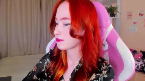 Snapshot of sunflare_ chatting on 12.15.25 sunflare_ online show from 12.15.25