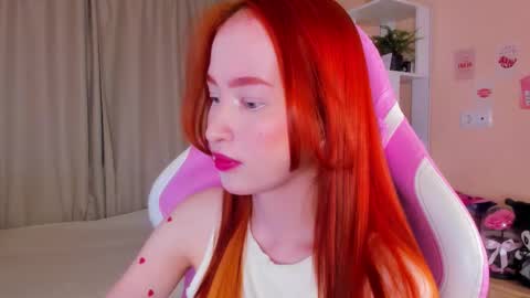 Snapshot of sunflare_ chatting on 12.18.25 sunflare_ online show from 12.18.25