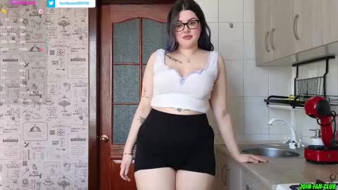 Tina. Im topless model  online show from 02.18.25