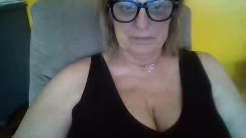 Snapshot of sunflower556 chatting on 10.12.25 Sunflower online show from 10.12.25