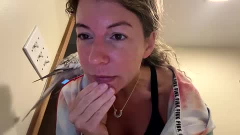 Snapshot of sunnbabe92485 chatting on 09.30.25 sunnbabe92485 online show from 09.30.25