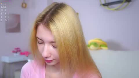Snapshot of sunnmoonn chatting on 02.12.26 Lily online show from 02.12.26