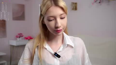 Snapshot of sunnmoonn chatting on 03.22.26 Lily online show from 03.22.26