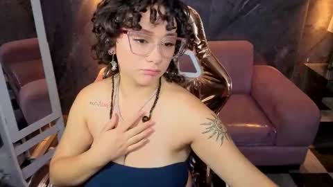 Snapshot of sunny2_b chatting on 11.14.25 sunny2_b online show from 11.14.25