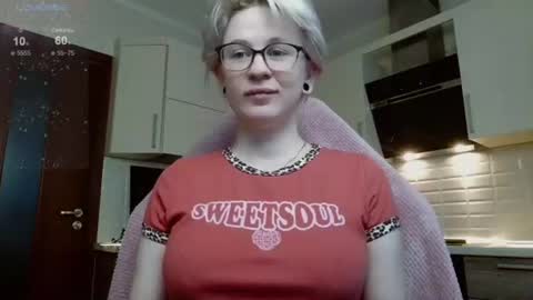 Snapshot of sunny_mood chatting on 07.17.26 sunny mood online show from 07.17.26