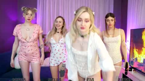 Snapshot of sunnyfia chatting on 02.10.25 Fia  -  TG -  Mia -  Alice -  online show from 02.10.25