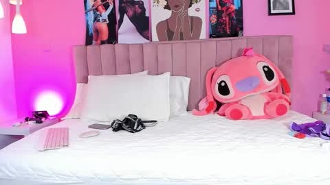 Snapshot of sunnypage chatting on 10.18.25      online show from 10.18.25