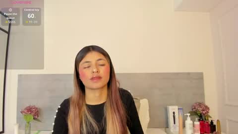 Snapshot of sunnywhitee chatting on 04.23.26 sunnywhitee online show from 04.23.26