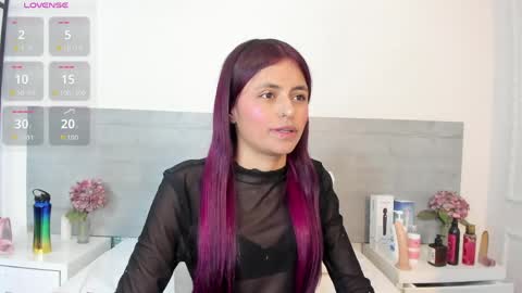 Snapshot of sunnywhitee chatting on 04.28.26 sunnywhitee online show from 04.28.26