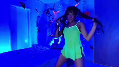    online show from 10.04.25