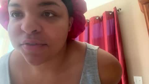 Snapshot of sunsh1n3gurl chatting on 05.18.26 sunsh1n3gurl online show from 05.18.26