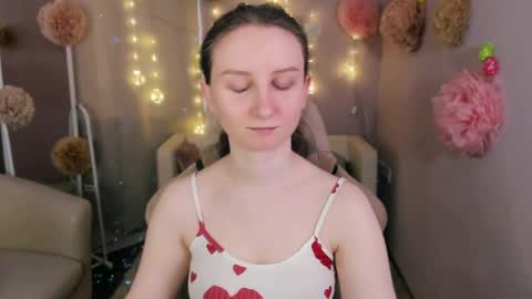 Snapshot of sunshine_blaze chatting on 04.24.26 Alice online show from 04.24.26