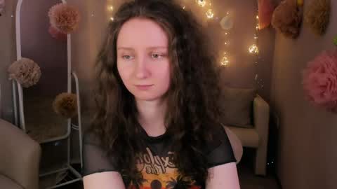 Snapshot of sunshine_blaze chatting on 04.29.26 Alice online show from 04.29.26