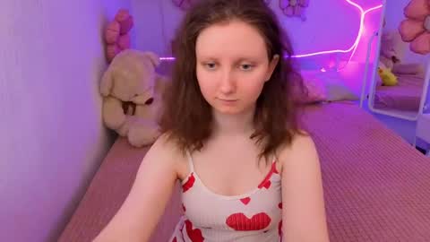 Snapshot of sunshine_blaze chatting on 04.30.26 Alice online show from 04.30.26