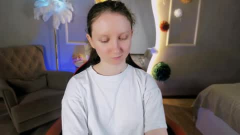 Snapshot of sunshine_blaze chatting on 05.16.26 Alice online show from 05.16.26